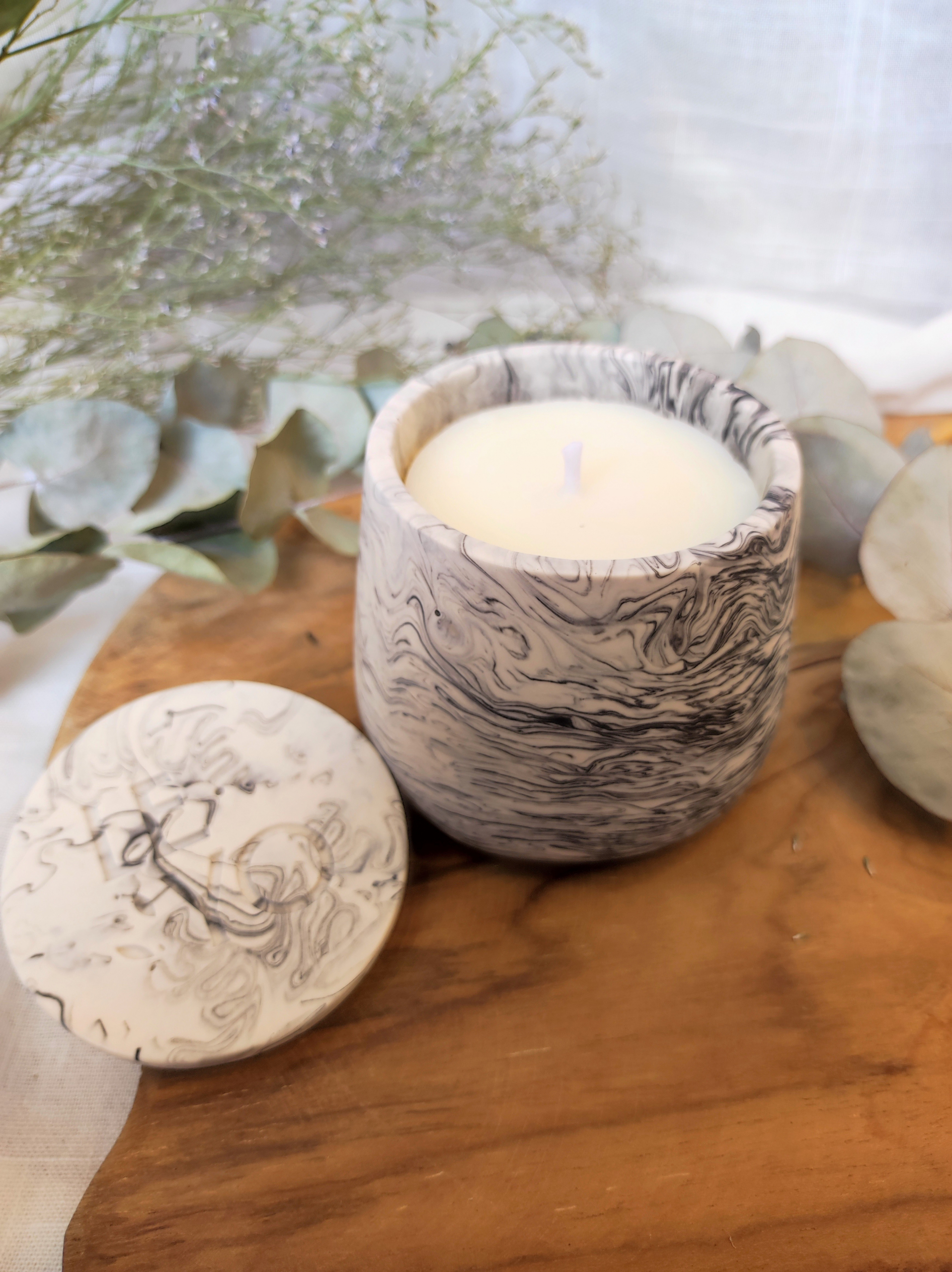 Bougie rechargeable complète (contenant marbré blanc et noir + recharge) – Image 4