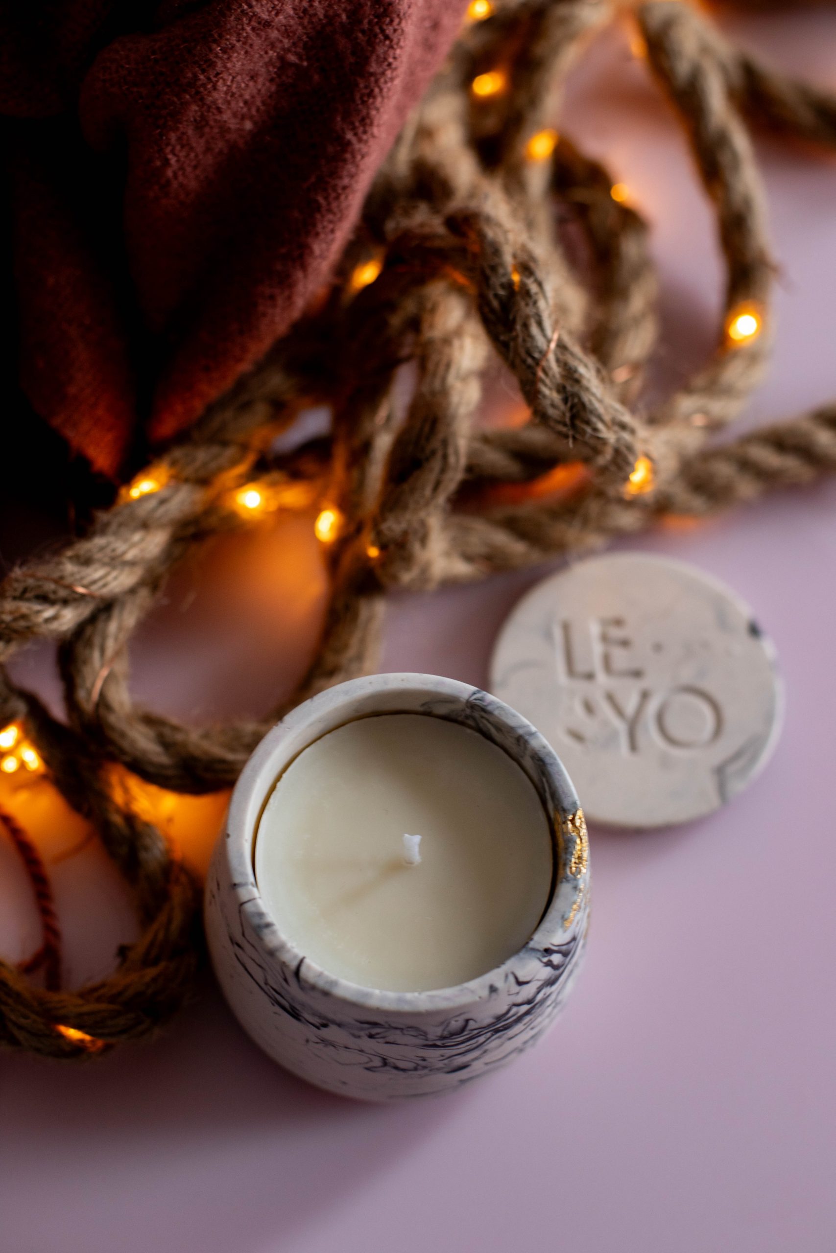 Bougie rechargeable complète (contenant marbré blanc et noir + recharge)